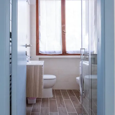 Con Parcheggio E Aria Condizionata