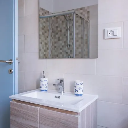 Lägenhet Con Parcheggio E Aria Condizionata Lerici